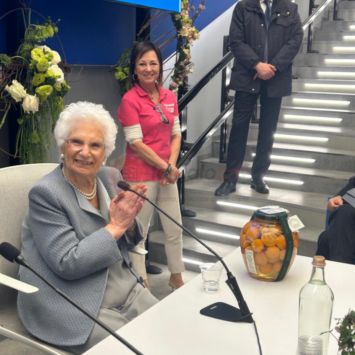 La senatrice Segre riceve il "Premio Gratitudine" conferito a Verduno