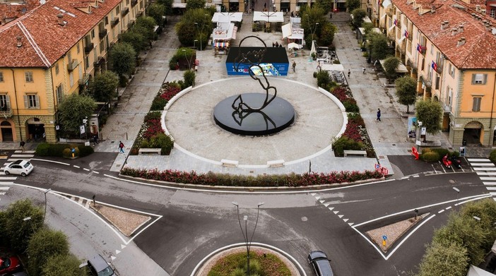 L'incidente avvenne il 7 febbraio 2023 in piazza Michele Ferrero ad Alba L'incidente avvenne il 7 febbraio 2023 in piazza Michele Ferrero ad Alba