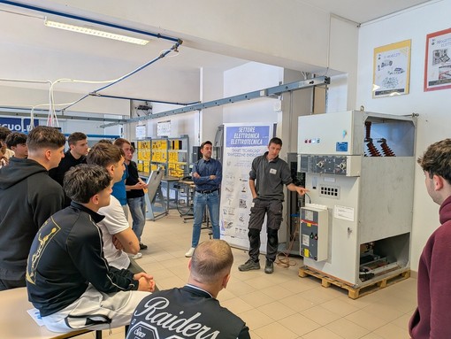 Eccellenza e territorio: la "Cieb Nuova S.r.l." sale in cattedra al Vallauri di Fossano per gli studenti del settore elettrotecnica