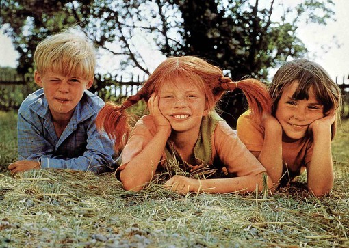 Pippi con Tommy e Anika nella celebre serie Tv (Sundberg, Nilsson e Persson) - foto di Alamy