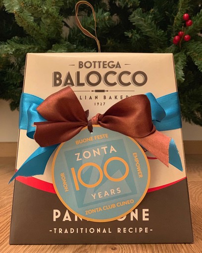 Il panettone Premium Brand Bottega Balocco personalizzato con il logo dei 100 anni di  Zonta International