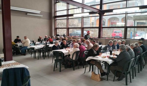 Il pranzo di Natale per gli anziani di Pagno