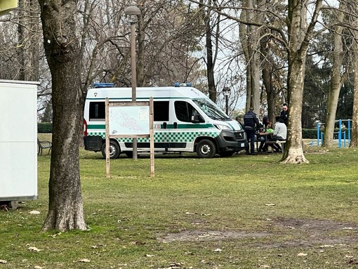 Controlli della Polizia locale al Parco della Resistenza di Cuneo: verifiche sul rispetto delle ordinanze sull’alcol