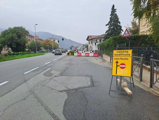 I lavori a Piasco sulla strada provinciale della Valle Varaita tra via Dante e via Wild I lavori a Piasco sulla strada provinciale della Valle Varaita tra via Dante e via Wild