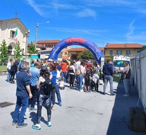 Grande successo per il “Giro dei Forni”: centinaia di persone in camminata tra la frazione Roata Canale Grande successo per il “Giro dei Forni”: centinaia di persone in camminata tra la frazione Roata Canale