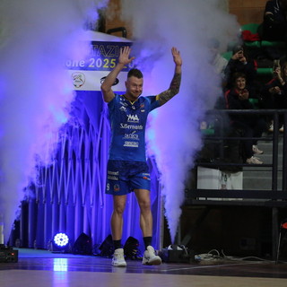 L'ingresso in campo dello "Zar" Ivan Zaytsev (fotogallery Beatrice Bramardi) L'ingresso in campo dello "Zar" Ivan Zaytsev (fotogallery Beatrice Bramardi)