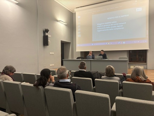 Presentate a Boves le attività del Distretto Diffuso del Commercio delle Alpi del Mare Presentate a Boves le attività del Distretto Diffuso del Commercio delle Alpi del Mare