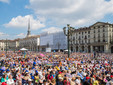 Le decine di migliaia di fedeli accorsi in Piazza Vittorio Veneto a Torino per la messa (Credit: Gianluca Avagnina)