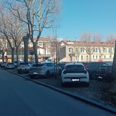 Piazza Martiri della Libertà, degrado e parcheggio selvaggio tra promesse mancate
