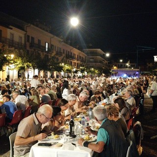500 persone alla Cena del Ricetto: l’applauso più bello per i 120 volontari 500 persone alla Cena del Ricetto: l’applauso più bello per i 120 volontari