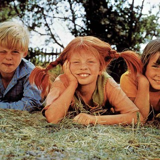 Pippi con Tommy e Anika nella celebre serie Tv (Sundberg, Nilsson e Persson) - foto di Alamy