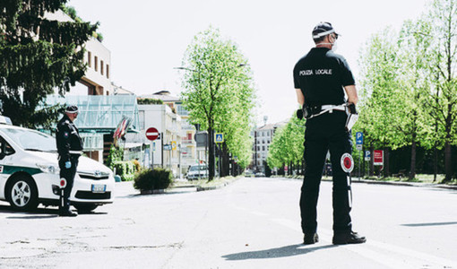 Alba, controlli sulle strade: due auto senza assicurazione e tre senza revisione Alba, controlli sulle strade: due auto senza assicurazione e tre senza revisione