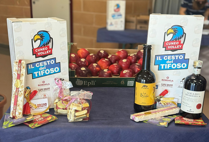 A Natale regala la passione del Cuneo Volley A Natale regala la passione del Cuneo Volley