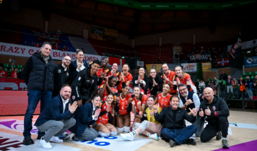 La Honda Cuneo Granda Volley festeggia la vittoria (foto di Danilo Ninotto) La Honda Cuneo Granda Volley festeggia la vittoria (foto di Danilo Ninotto)