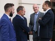Il presidente nazionale Coldiretti Moncalvo con il direttore provinciale di Cuneo Arosio e alcuni operatori del settore