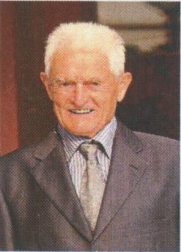 Gli Alpini della Valle Bronda salutano per l'ultima volta Pierino Saretti