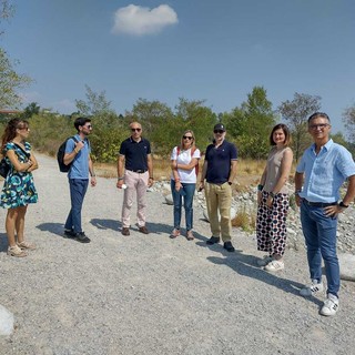 Nella foto: Arch. Elisa Fenoglio (Parco Fluviale), Arch. Davide Colmo (Regione Piemonte), Ing. Galli (direttore del Parco Fluviale Gesso e Stura), Geol. Maria Grazia Gallo (Regione Piemonte), Ing. Nicola Marcandelli (progettista strutturale), Arch. Stefania Manassero (Soprintendenza Archeologica belle Arti e paesaggio), Assessore all’Ambiente del Comune di Cuneo, Gianfranco Demichelis. All’incontro ha partecipato anche l’arch. Daniel Verutti (Parco Fluviale)