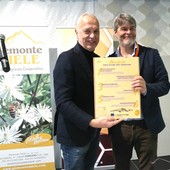 Il senatore Giorgio Bergesio insieme a Davide Colombo, presidente Piemonte Miele