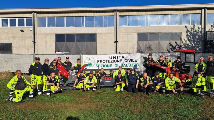 Miniescavatore, cippatore e trincia radiocomandata per la Protezione Civile Ana di Saluzzo Miniescavatore, cippatore e trincia radiocomandata per la Protezione Civile Ana di Saluzzo