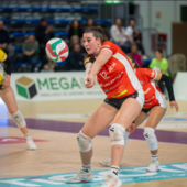 La schiacciatrice slovena Pucelj in azione La schiacciatrice slovena Pucelj in azione