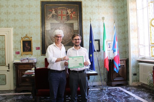Alba premiata da Legambiente: menzione speciale "Miglior Comune 95% GPP" per gli appalti verdi Alba premiata da Legambiente: menzione speciale "Miglior Comune 95% GPP" per gli appalti verdi
