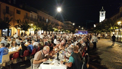 500 persone alla Cena del Ricetto: l’applauso più bello per i 120 volontari 500 persone alla Cena del Ricetto: l’applauso più bello per i 120 volontari