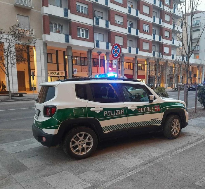 Cuneo, fugge davanti a un controllo della Polizia Locale: arrestato Cuneo, fugge davanti a un controllo della Polizia Locale: arrestato