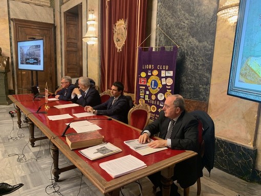 La conferenza stampa di presentazione del progetto di restauro del monumento a Giuseppe Barbaroux