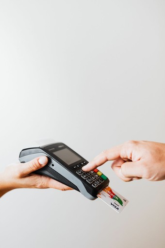 Pagamenti digitali per chi lavora in proprio: come scegliere il POS giusto Pagamenti digitali per chi lavora in proprio: come scegliere il POS giusto