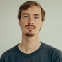 Daniel Chatard ha studiato Fotogiornalismo e Fotografia documentaria ad Hannover e Photography &amp; Society alla Royal Academy of Arts dell’Aia.