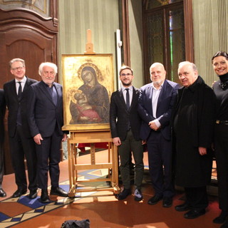 Alba: presentata al pubblico la “Madonna che allatta il Bambino” di Barnaba da Modena Alba: presentata al pubblico la “Madonna che allatta il Bambino” di Barnaba da Modena