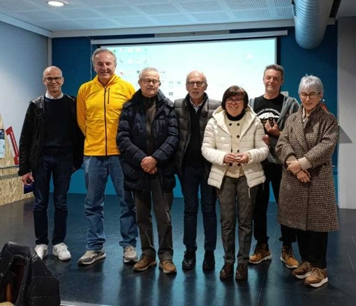 Alcuni dei premiati durante l'assemblea del Cai di Alba