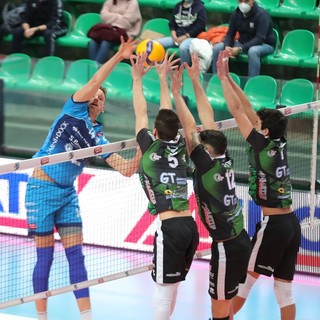 Un attacco di Alessandro Preti nella partita contro Motta di Livenza (Foto Valerio Giraudo)