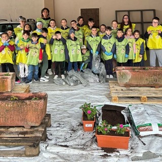La scuola primaria della Valle Bronda celebra la Giornata della Terra tra fiori e cura del paese