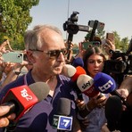 Mario Roggero all'arrivo in carcere, nel luglio scorso (foto Adnkronos) Mario Roggero all'arrivo in carcere, nel luglio scorso (foto Adnkronos)