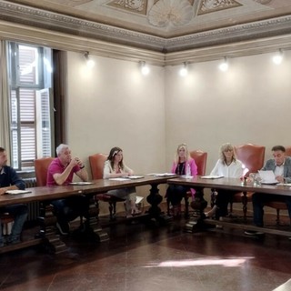 I consiglieri e gli assessori di maggioranza nel consiglio Comunale di Revello, con il sindaco Paolo Motta e la vice Antonella Rolle I consiglieri e gli assessori di maggioranza nel consiglio Comunale di Revello, con il sindaco Paolo Motta e la vice Antonella Rolle