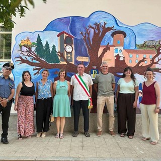 A Revello inaugurato il murale che racconta il territorio: i toponimi diventano arte e memoria condivisa