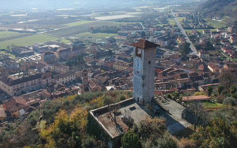 Una panoramica su Revello, Comune della Valle Po che potrebbe non più essere riconosciuto come "montano"