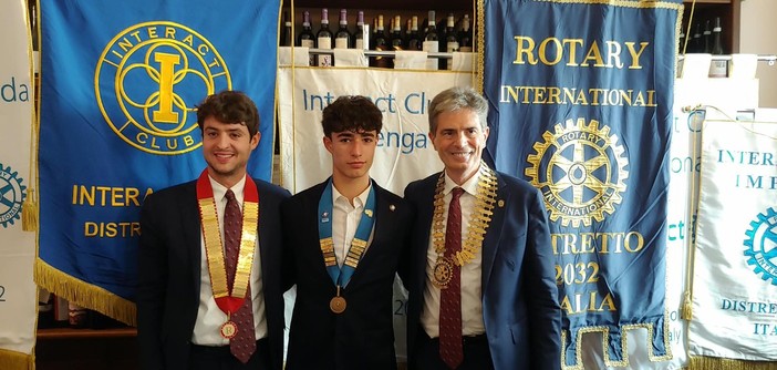 I rappresentanti distrettuali Rotaract e Interact: Manuel Giraudo e Riccardo Martinengo Tonelli con Fortunato Crovari, Governatore del Distretto Rotary 2032