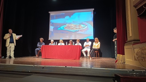 “Radici in tavola” a Ceva: i protagonisti della cucina cebana raccontano sfide, passione e territorio “Radici in tavola” a Ceva: i protagonisti della cucina cebana raccontano sfide, passione e territorio