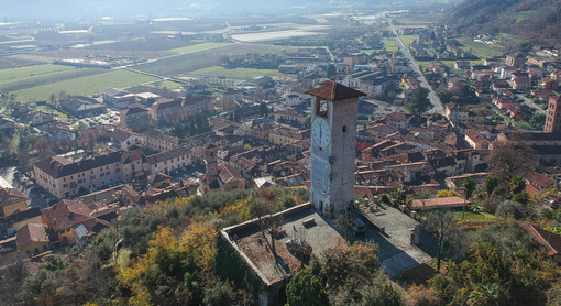 Revello celebra le Giornate delle Bandiere arancioni con giochi, mercatini e auto storiche Revello celebra le Giornate delle Bandiere arancioni con giochi, mercatini e auto storiche