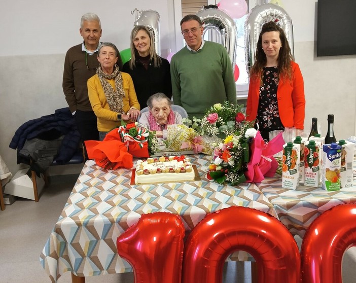 La signora Caterina Varrone festeggiata per i suoi 100 anni