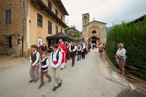 Coumboscuro, al via l’estate culturale tra arte, tradizioni e spiritualità Coumboscuro, al via l’estate culturale tra arte, tradizioni e spiritualità