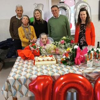 La signora Caterina Varrone festeggiata per i suoi 100 anni