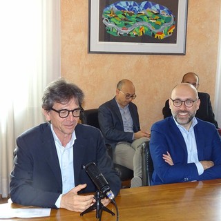 Il presidente della Provincia Luca Robaldo con il presidente di Cogesi Emanuele Di Caro Il presidente della Provincia Luca Robaldo con il presidente di Cogesi Emanuele Di Caro