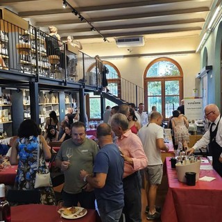 Roero protagonista tra vino e territorio: bilancio positivo per l’Enoteca e nuovi eventi a luglio Roero protagonista tra vino e territorio: bilancio positivo per l’Enoteca e nuovi eventi a luglio