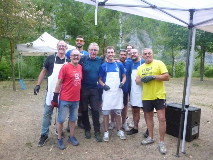 Roaschia, un successo per “Catri Pass at Sëra”, la passeggiata al tramonto tra buon cibo, musica e voglia di stare insieme Roaschia, un successo per “Catri Pass at Sëra”, la passeggiata al tramonto tra buon cibo, musica e voglia di stare insieme