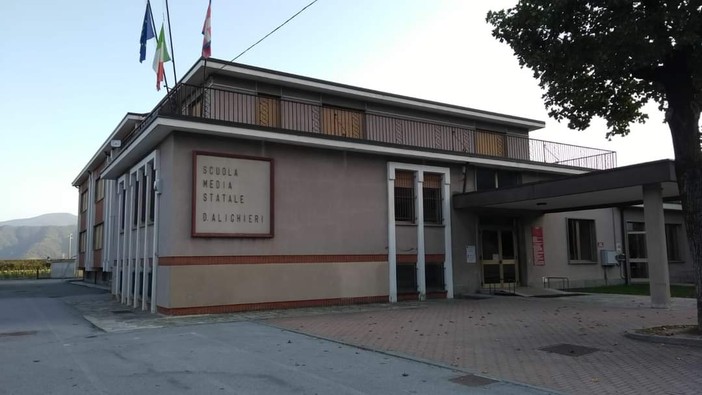 Le scuole medie di Revello sede dell'Istituto comprensivo
