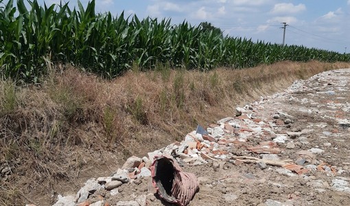 L'adeguamento delle strade comunali esistenti, in prospettiva della chiusura dei due passaggi a livello in frazione Canapile e in località Martinetto L'adeguamento delle strade comunali esistenti, in prospettiva della chiusura dei due passaggi a livello in frazione Canapile e in località Martinetto