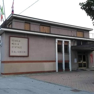 La scuola media di Revello sede della dirigenza dell'Istituto Comprensivo